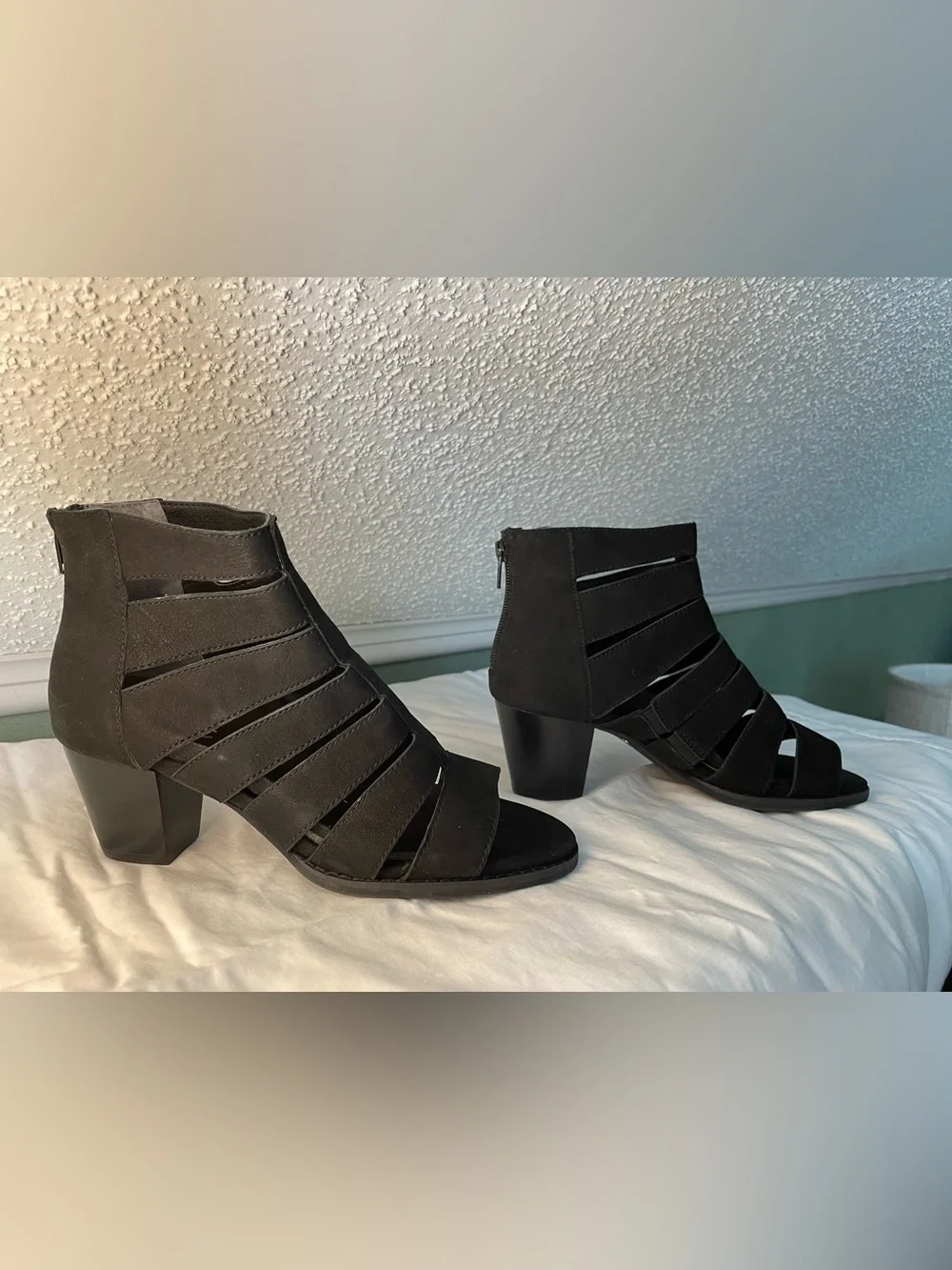 Vionic Harlow Black Leather Block Heel Sandals - Size 7.5